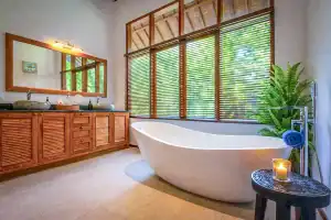 Villa Sea Esta - Manta Suite - Bathroom- Bali Vacation Homes 02
